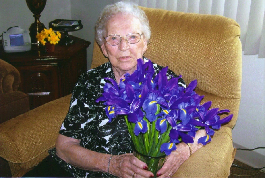 2009/06(June)/GRANDMA HILDEBRAND'S BD/2009-06-01-MaryHi.jpg